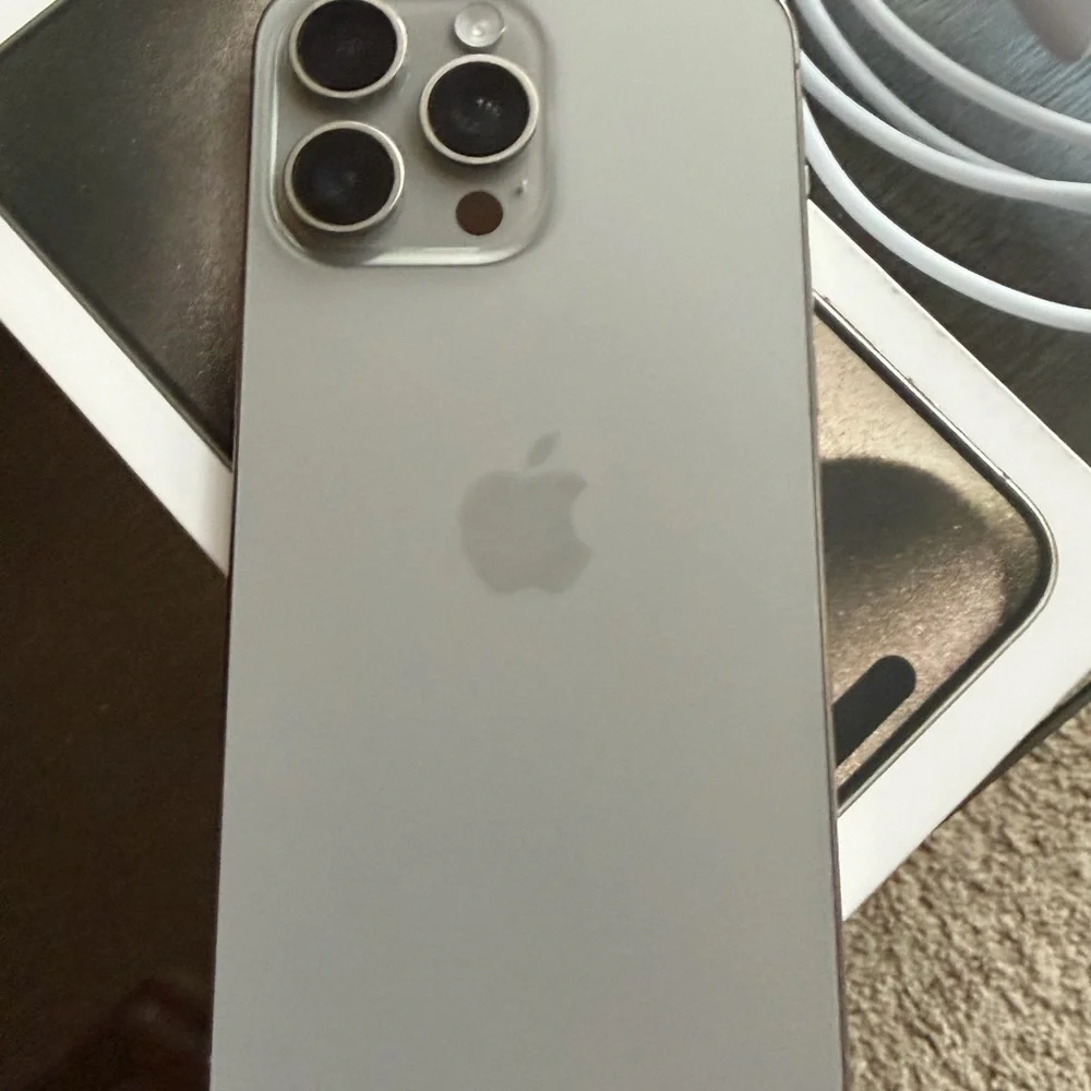Apple iPhone 15 Pro Max - Everything included 1 TB (Verizon carrier)